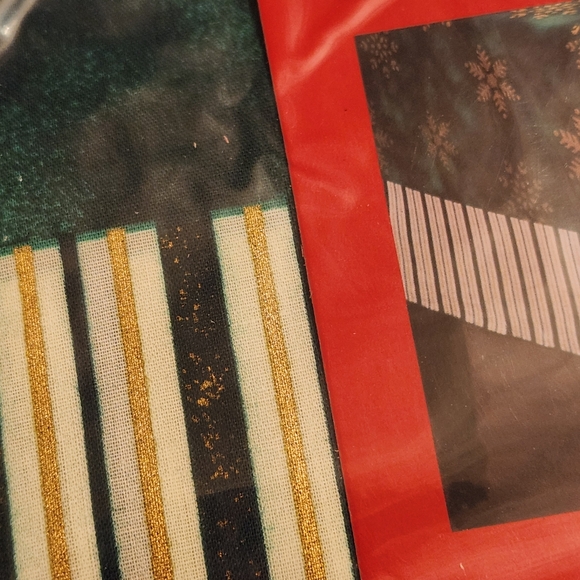 NWT Elegant Fabric Tablecloth - Picture 5 of 7